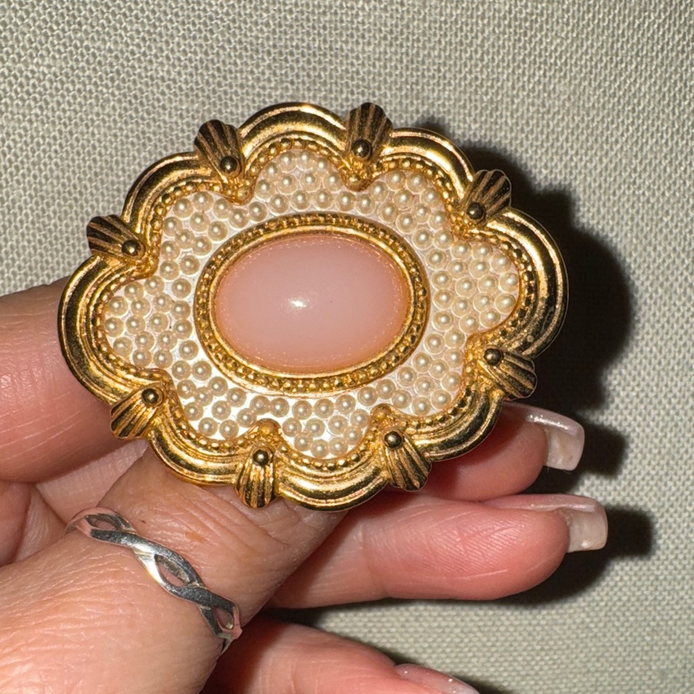 Vintage Avon Victorian Brooch